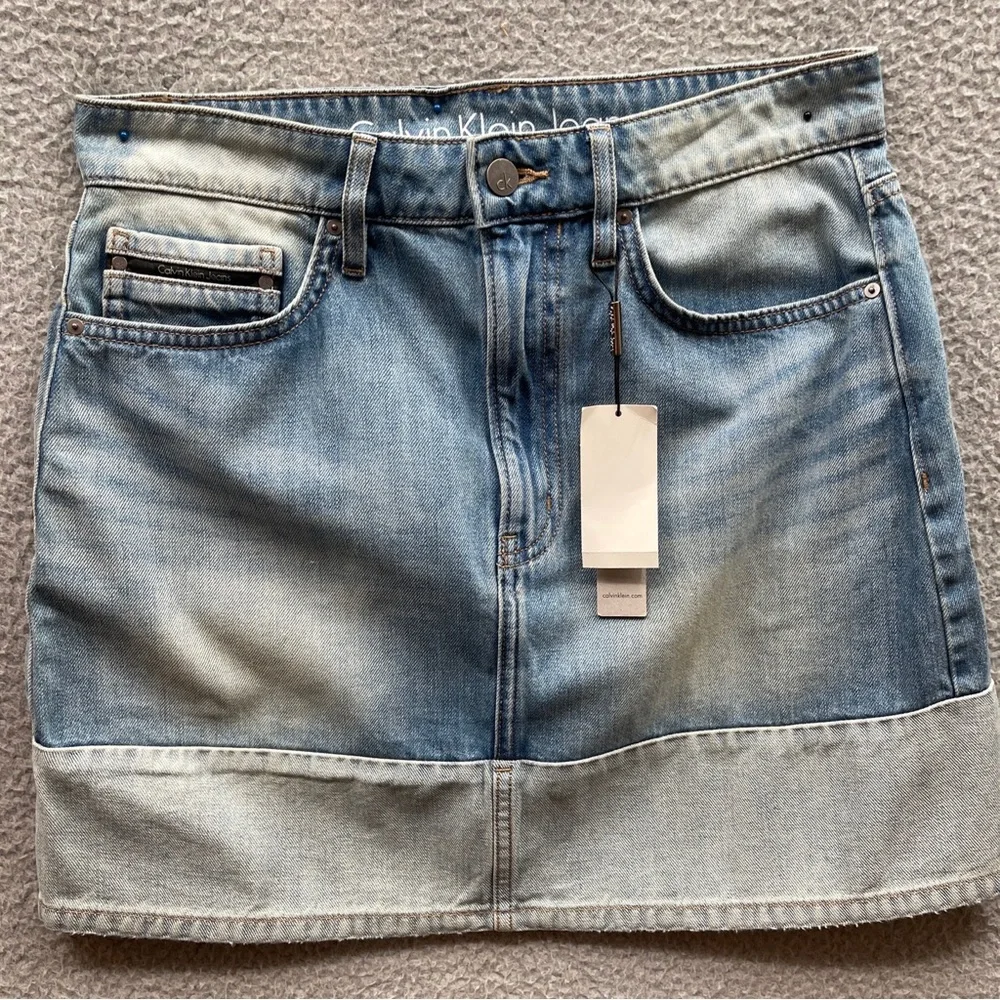 Calvin Klein denim mini skirt Size 30 w/pockets new w/tags distressed stone blue - Picture 9 of 14